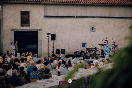 O-Divaca_Poklon-2023_BeGR8-Media__7IV1312_vecje_logo