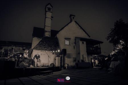 O-Divaca_Poklon-2023_BeGR8-Media__7IV1409_vecje_logo-2