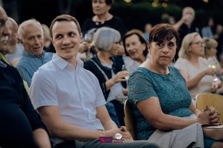 O-Divaca_Poklon-2023_BeGR8-Media__7RV6931_vecje_logo