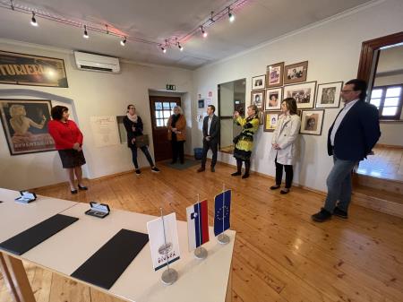 Podpis pogodbe za zgodovinske raziskave - projekt Muzej prevozništva in tovorništva