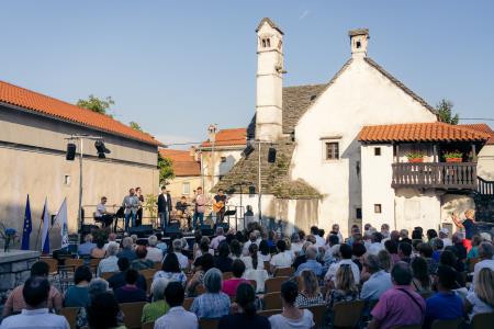 449750312_388579424232193_3208917311713737513_n