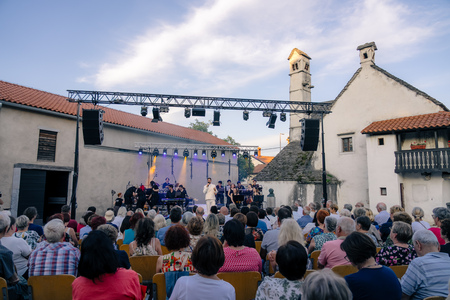 O-Divaca_Seja-koncert__7RV5656_BeGR8-Media_manjse